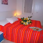 In 33582 * Μπιμπιόνε