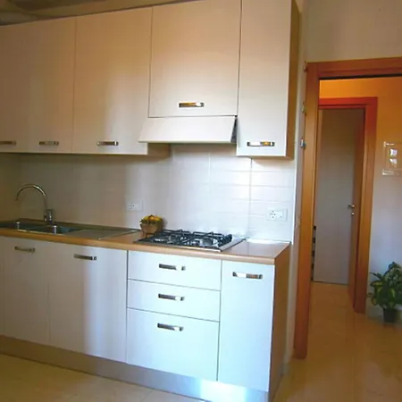 In 33582 Апартаменти